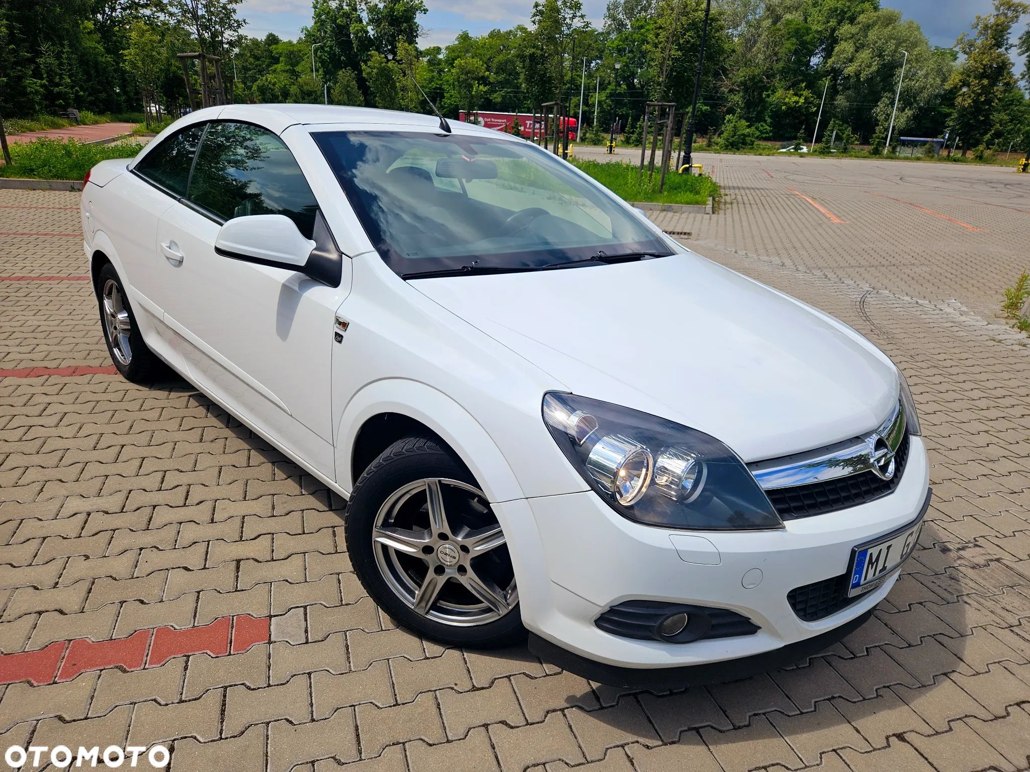 Opel Astra Twin Top 1.6 Endless Summer - 1