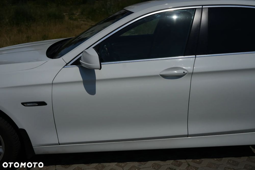 BMW Seria 5 520i - 11