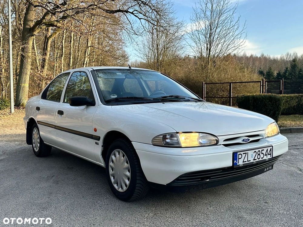 Ford Mondeo 1.6 CLX - 1