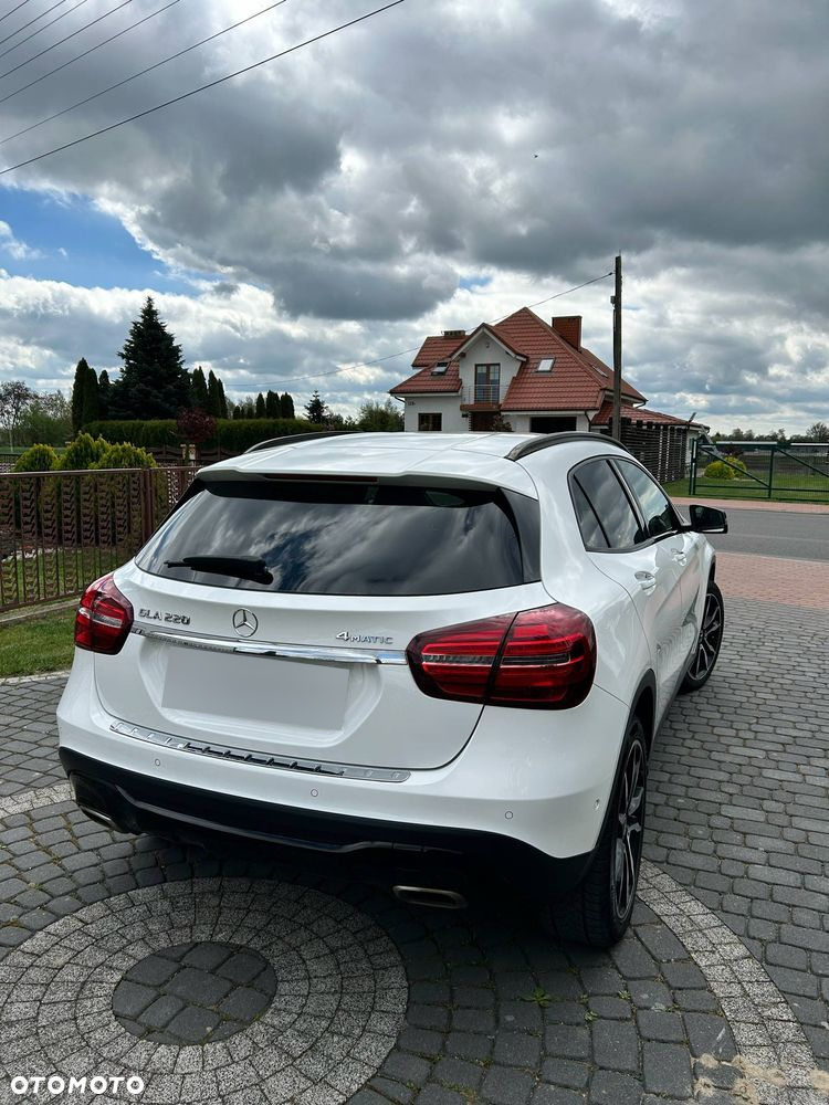 Mercedes-Benz GLA 220 4-Matic AMG Line - 9