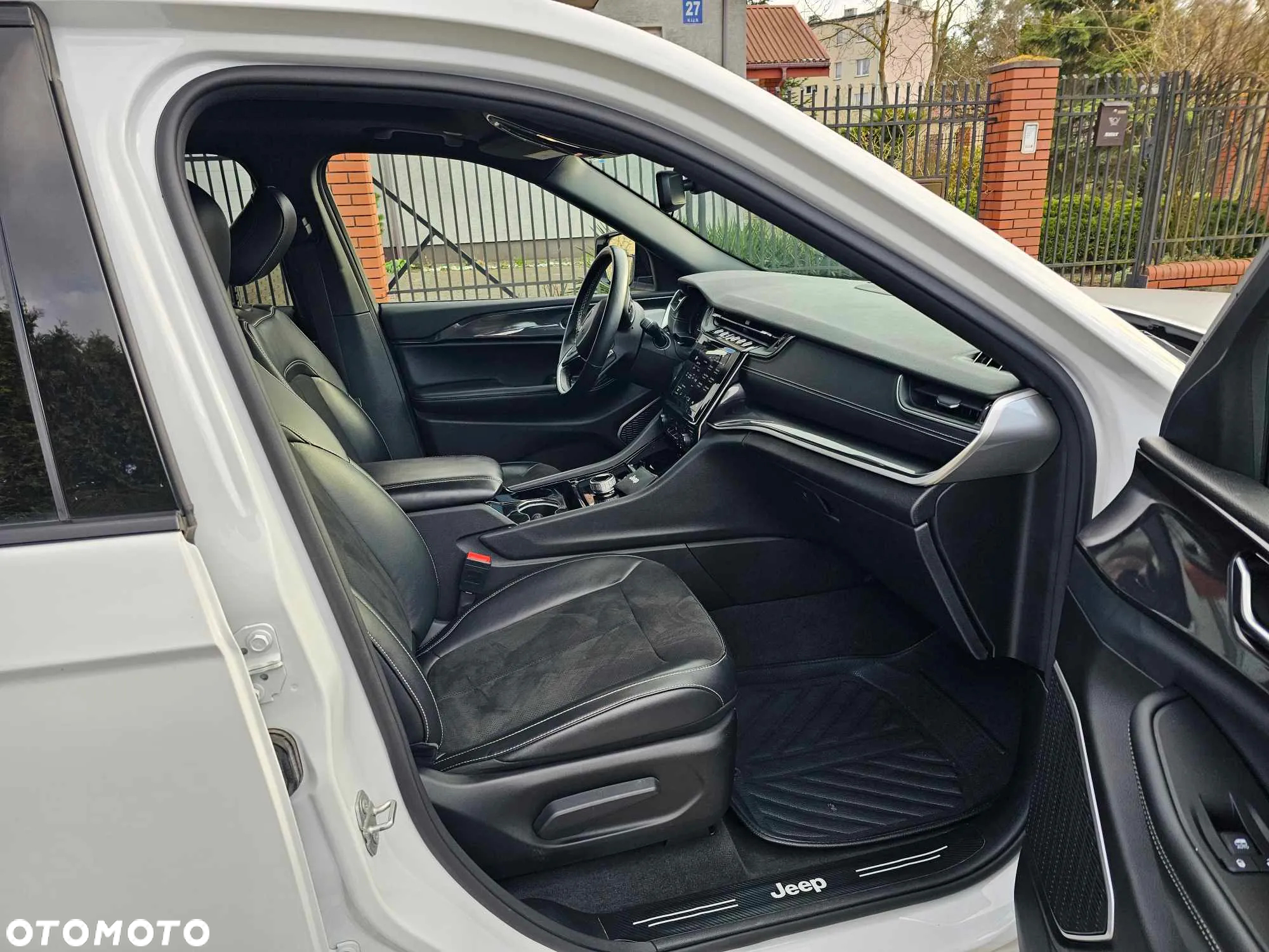 Jeep Grand Cherokee - 27