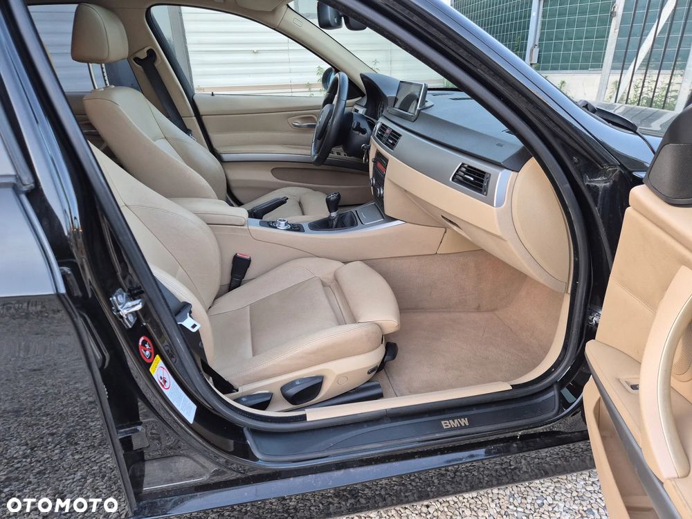 BMW Seria 3 325i - 22