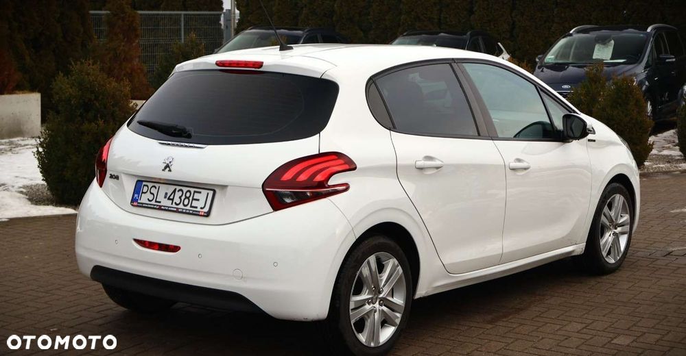 Peugeot 208 - 5