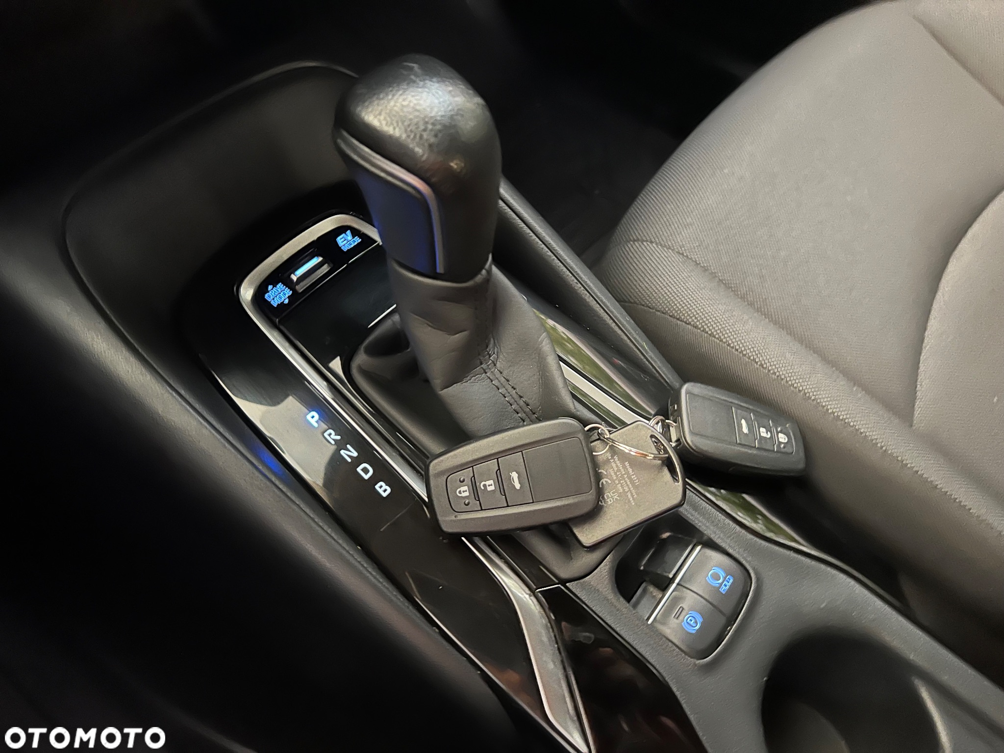 Toyota Corolla 1.8 Hybrid Comfort - 33