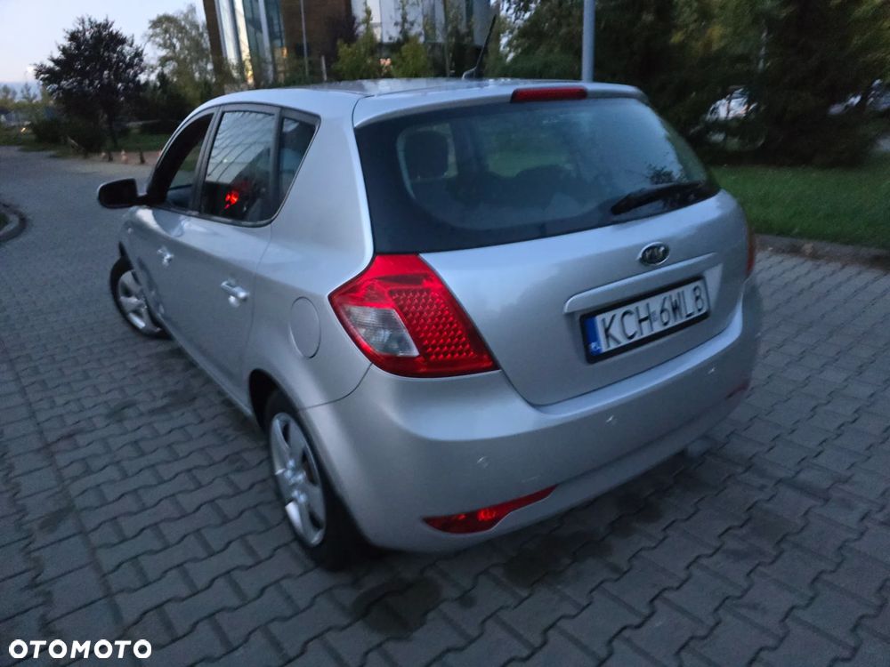 Kia Ceed - 11