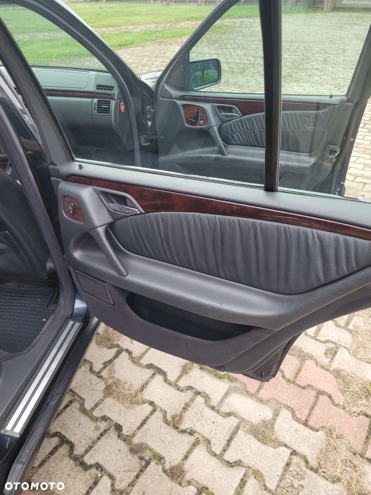 Mercedes-Benz Klasa E 430 T Elegance - 28