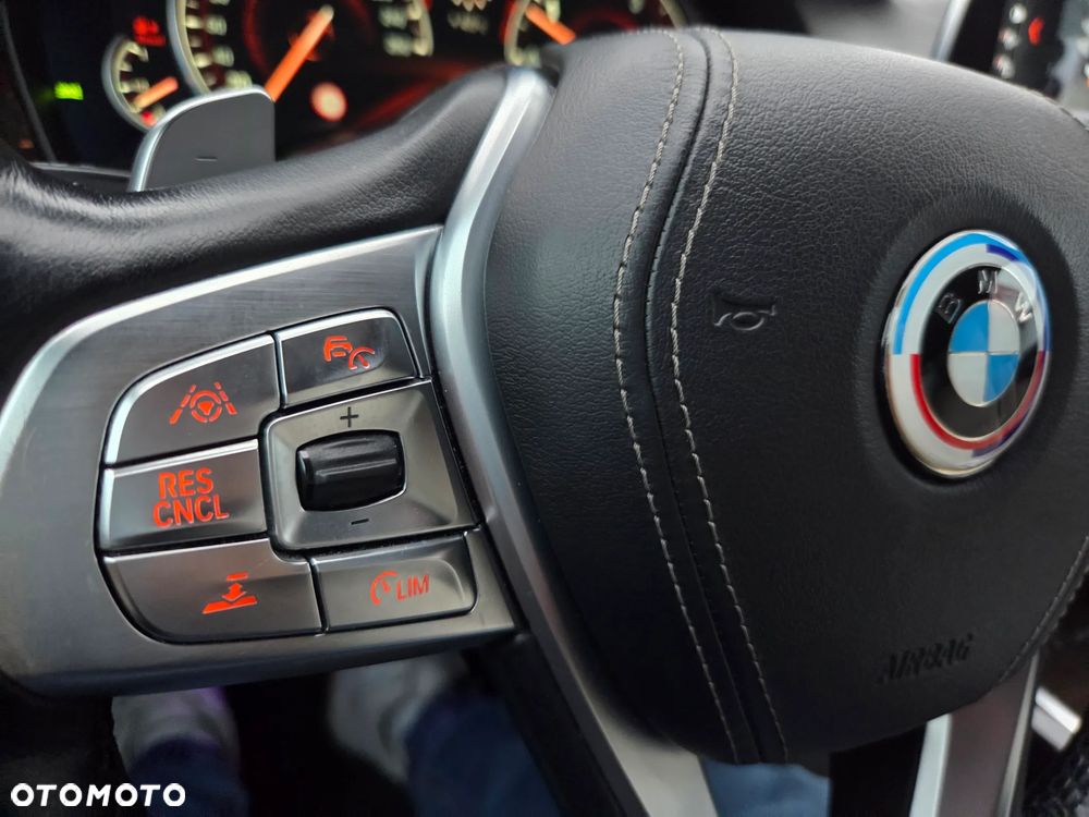 BMW Seria 7 740d xDrive - 34