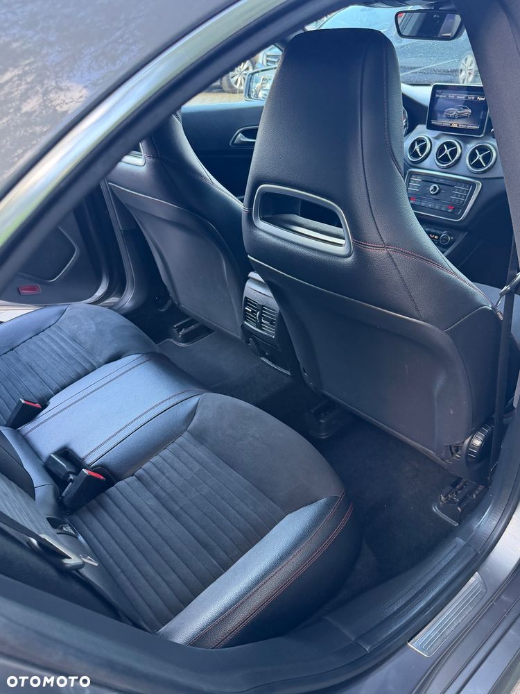 Mercedes-Benz CLA 180 7G-DCT AMG Line - 13