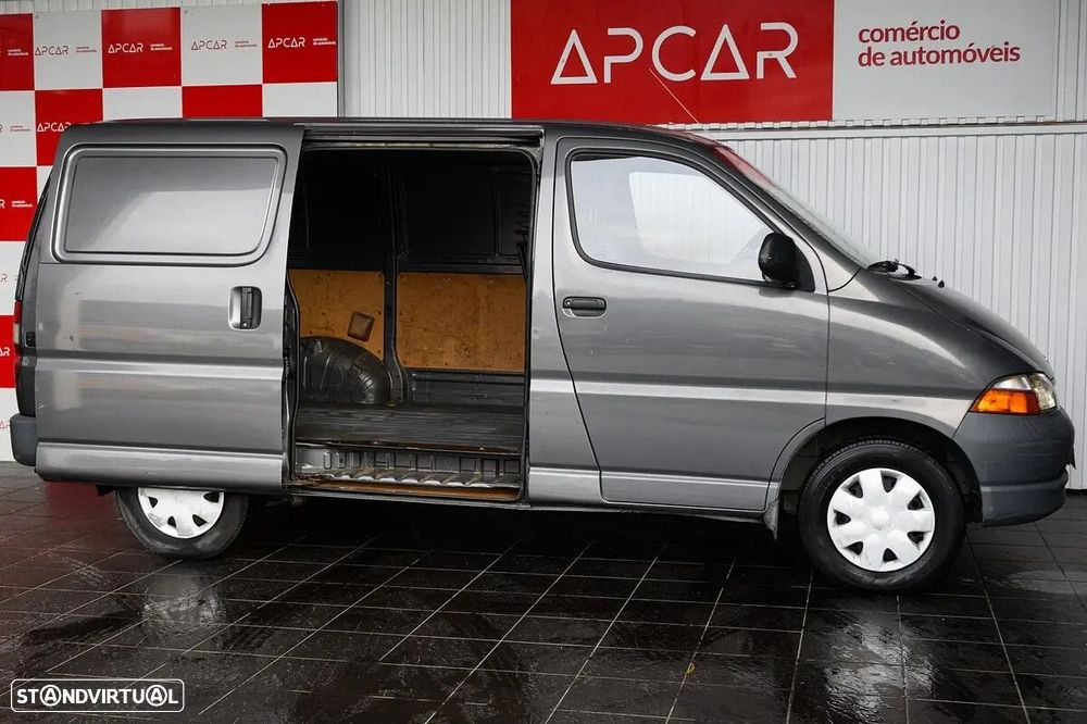 Toyota HiAce 2.4 D LXH12LG - 11