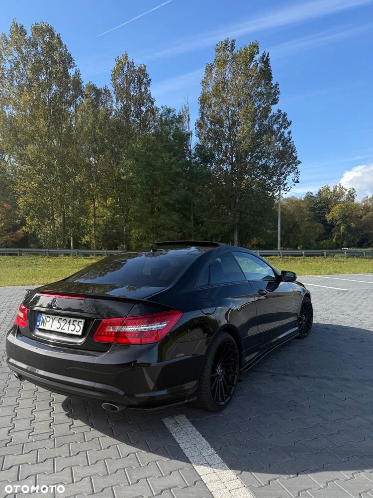 Mercedes-Benz E-Class 2009 photo 3
