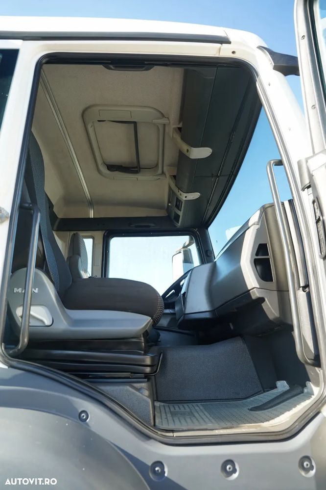 MAN TGS 41.440 / 8x8 / AUTOBASCULANTĂ CU BASCULARE PE SPATE - 5,9 M / CUTIE DE VITEZE MANUALĂ / - 37