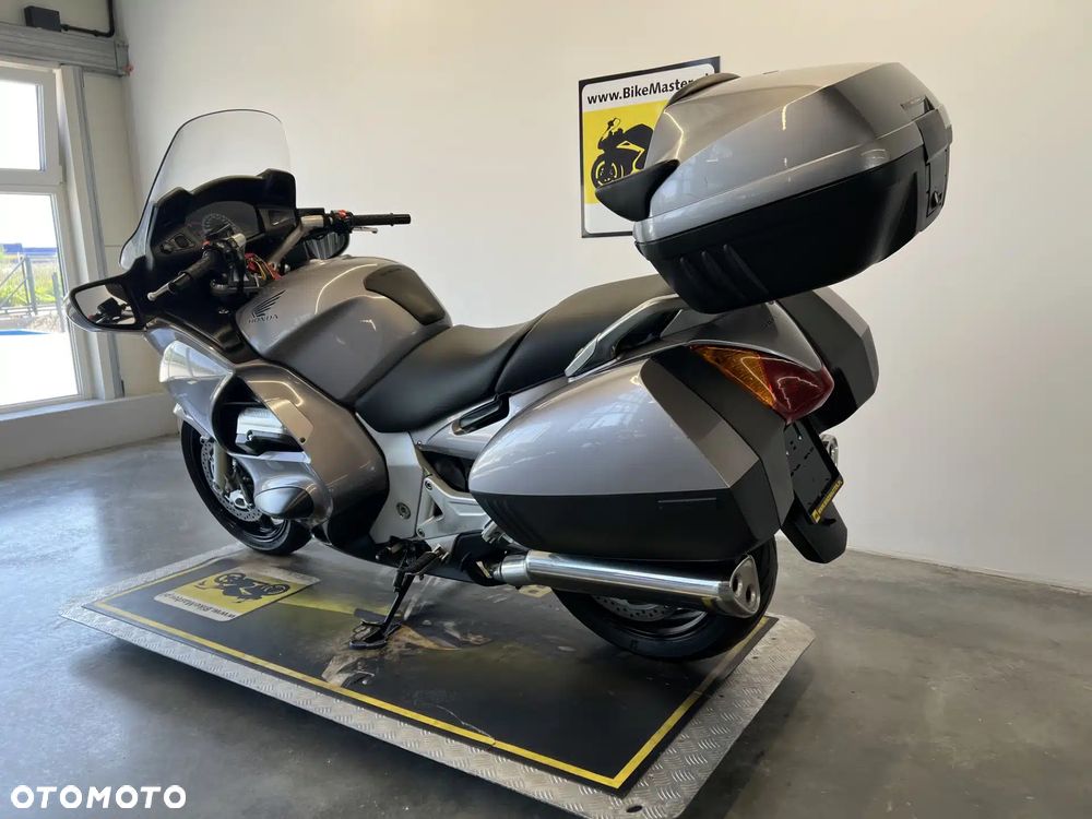 Honda ST - 6