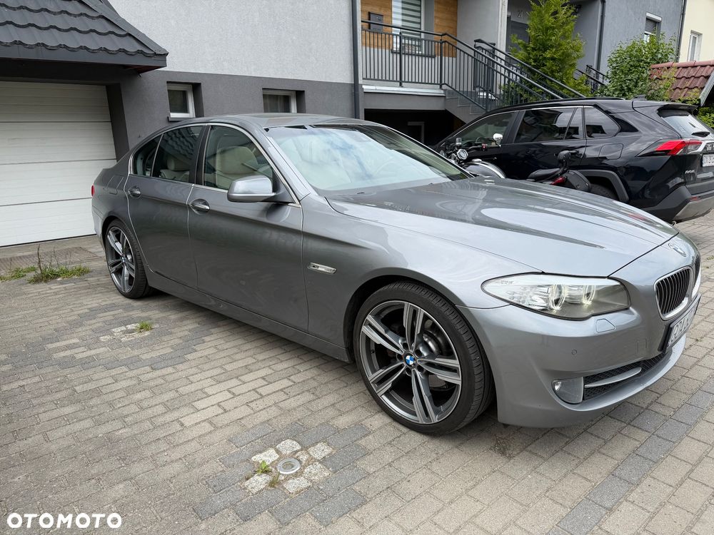 BMW Seria 5 523i - 6