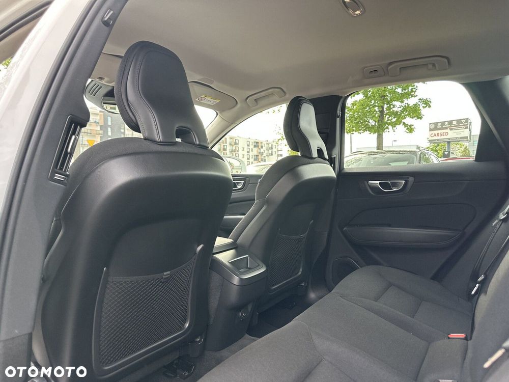 Volvo XC 60 B4 B Momentum - 31