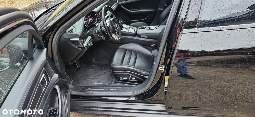 Porsche Panamera Turbo - 30