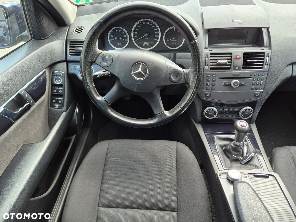 Mercedes-Benz Klasa C 200 CDI Classic - 16