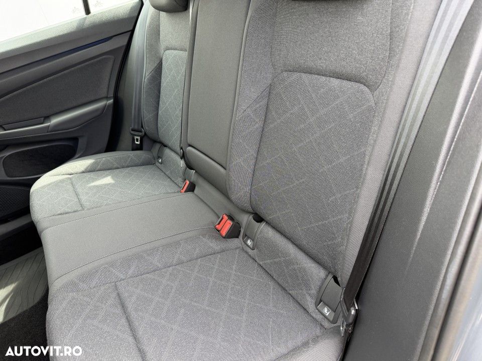 Volkswagen Golf - 22