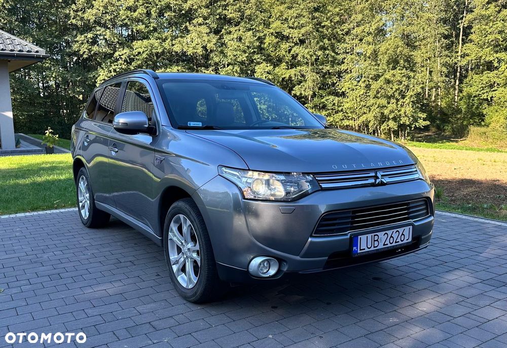 Mitsubishi Outlander Instyle NAVI + - 2