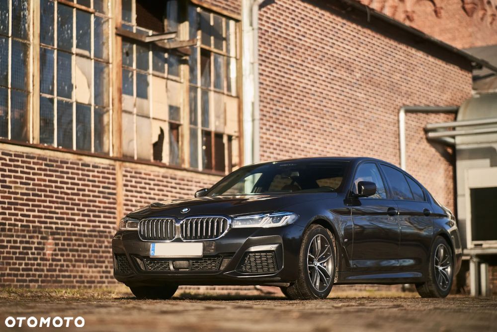 BMW Seria 5 530i xDrive M Sport Edition - 16