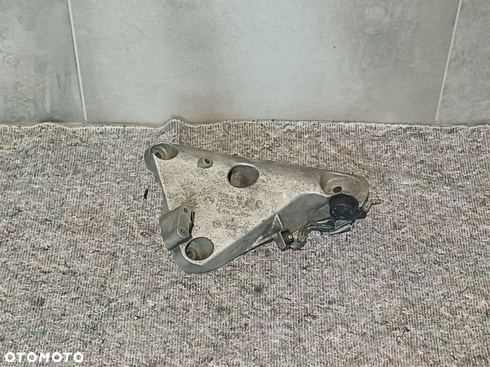 NR 16 Łapa silnika BMW X5 E70 3.0TDI 68572910 - 2