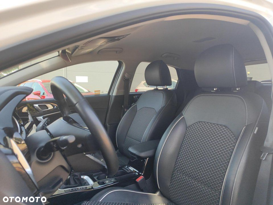 Kia XCeed - 11
