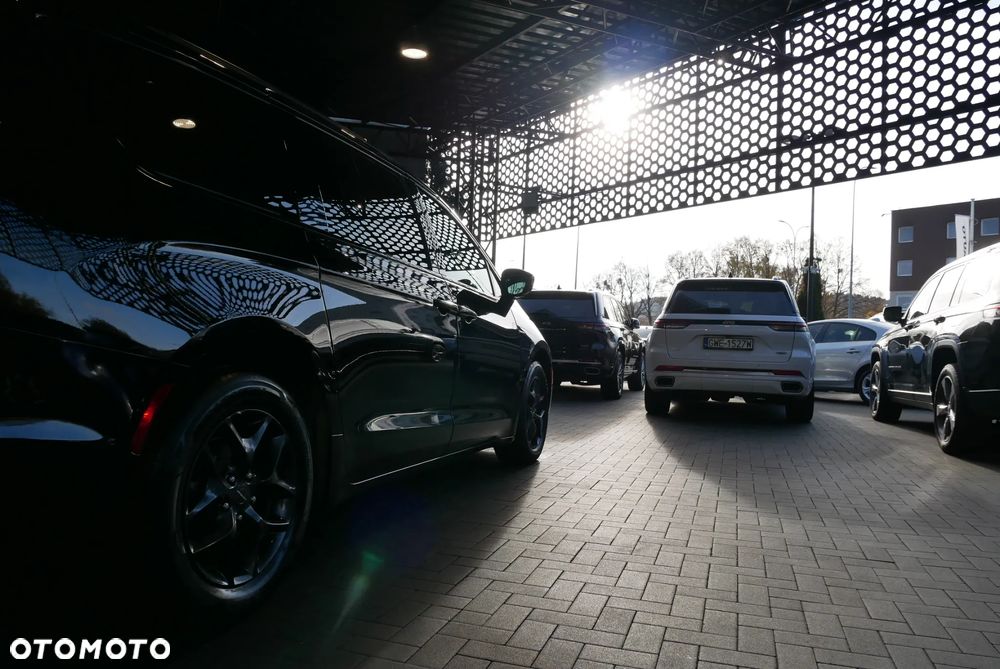 Chrysler Pacifica - 31