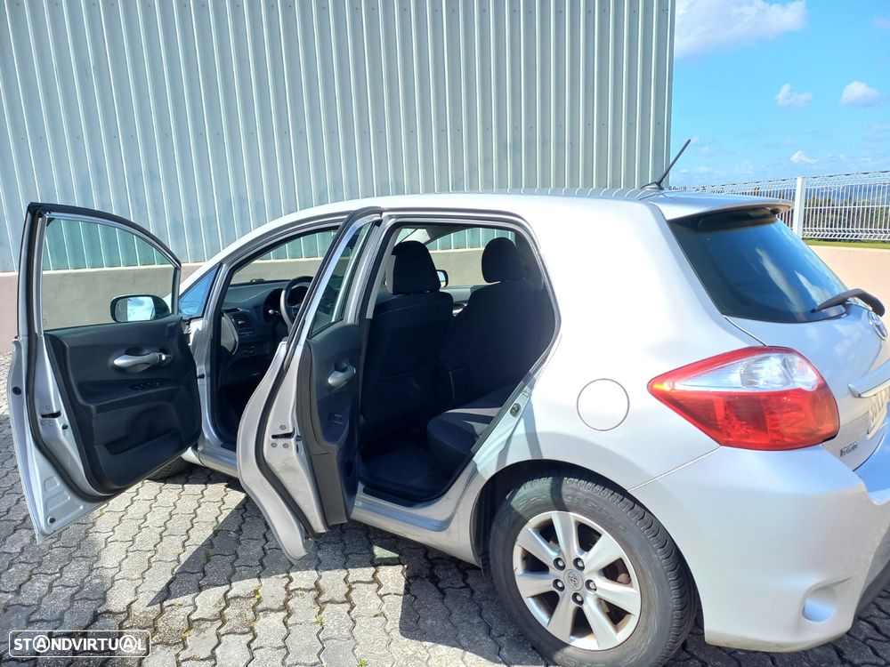 Toyota Auris 1.4 D-4D - 10
