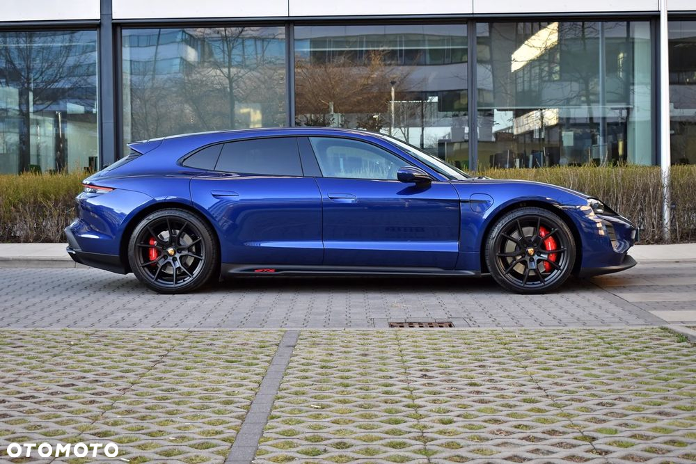 Porsche Taycan GTS Sport Turismo - 7