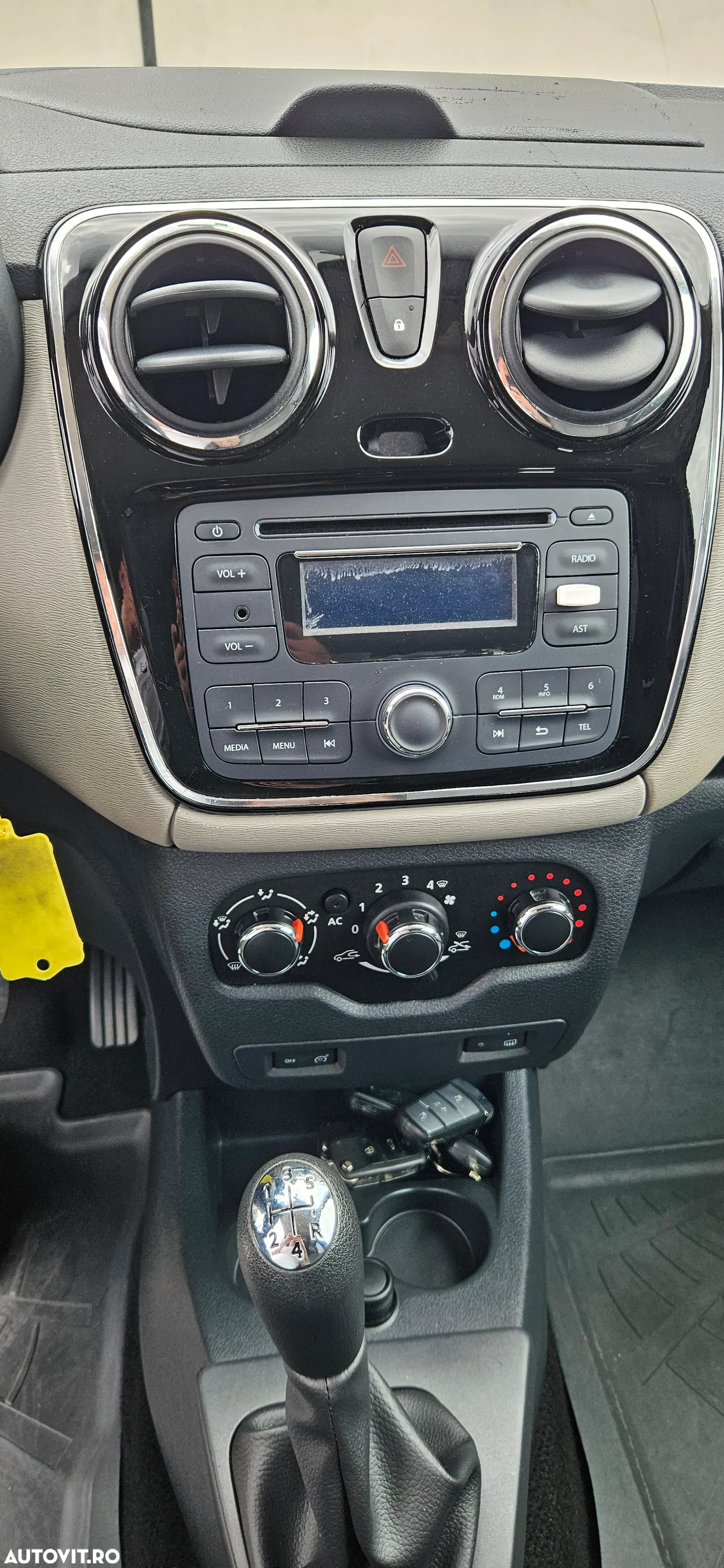 Dacia Lodgy 1.2 TCe 115 CP Laureate - 17
