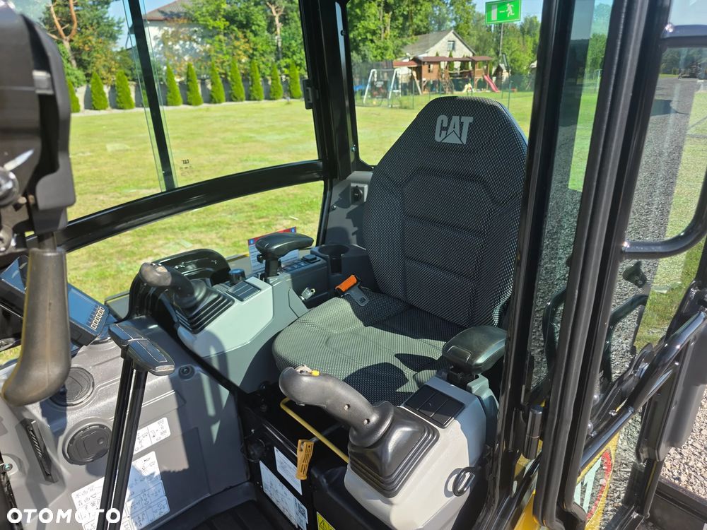 Caterpillar CAT 302.7 CR mini koparka szybkozłącze 3 łyżki piękna serwisowana 1 wł JCB sprowadzona w oryginale - 19
