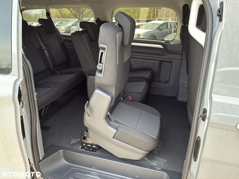 Volkswagen Caravelle - 18
