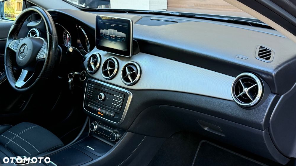 Mercedes-Benz GLA - 21