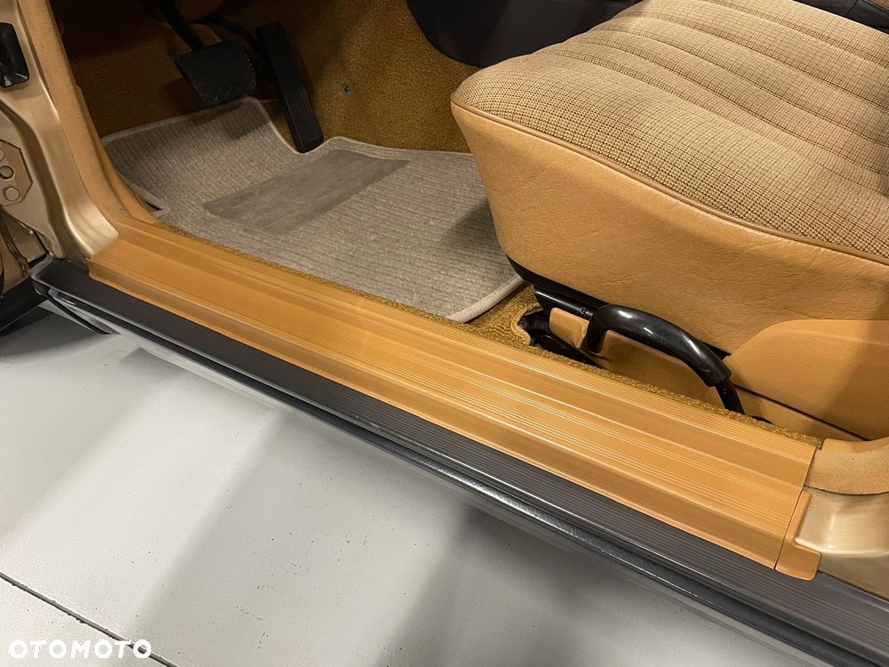 Mercedes-Benz W201 (190) - 12