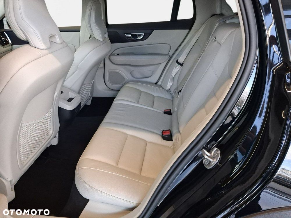 Volvo V60 Cross Country - 13