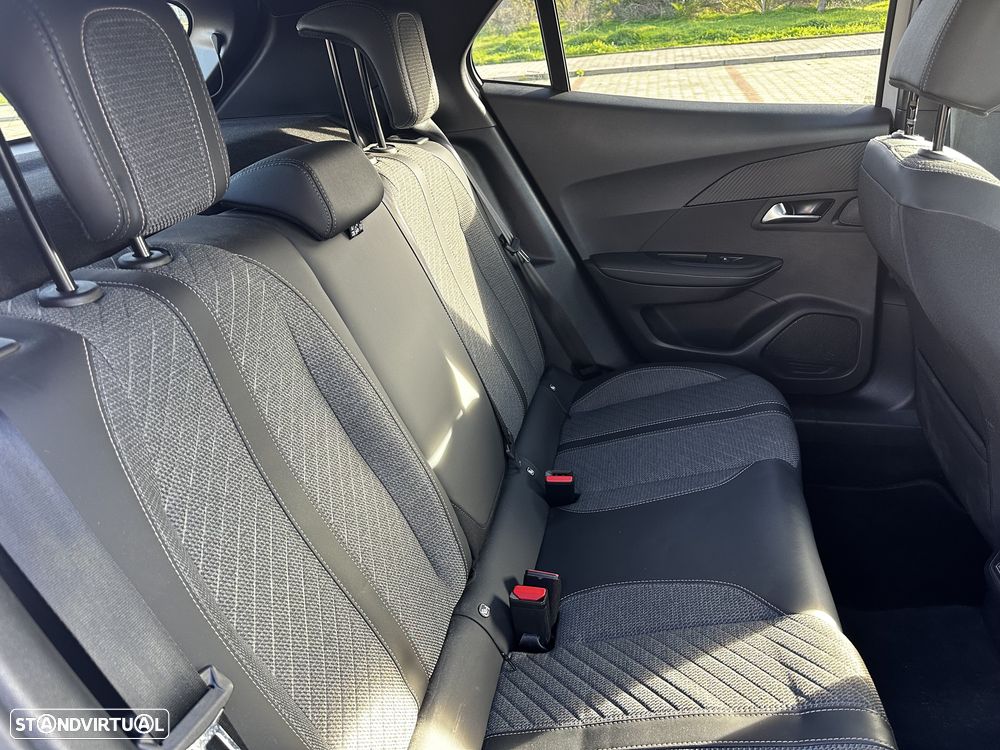 Peugeot 2008 1.2 PureTech Allure Pack - 4