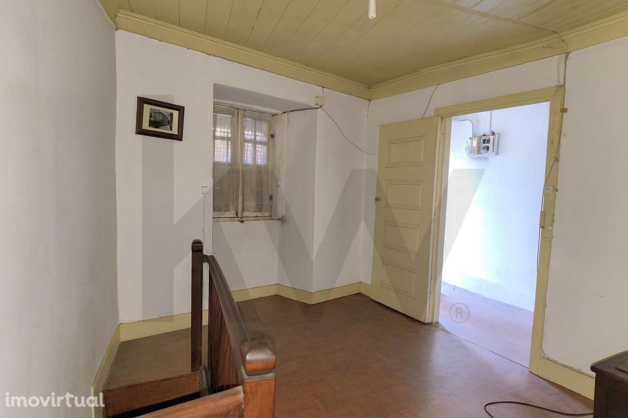 Moradia T2 para Reabilitação | Corvos à Nogueira – Santos Evos | 10 km - Grande imagem: 4/15