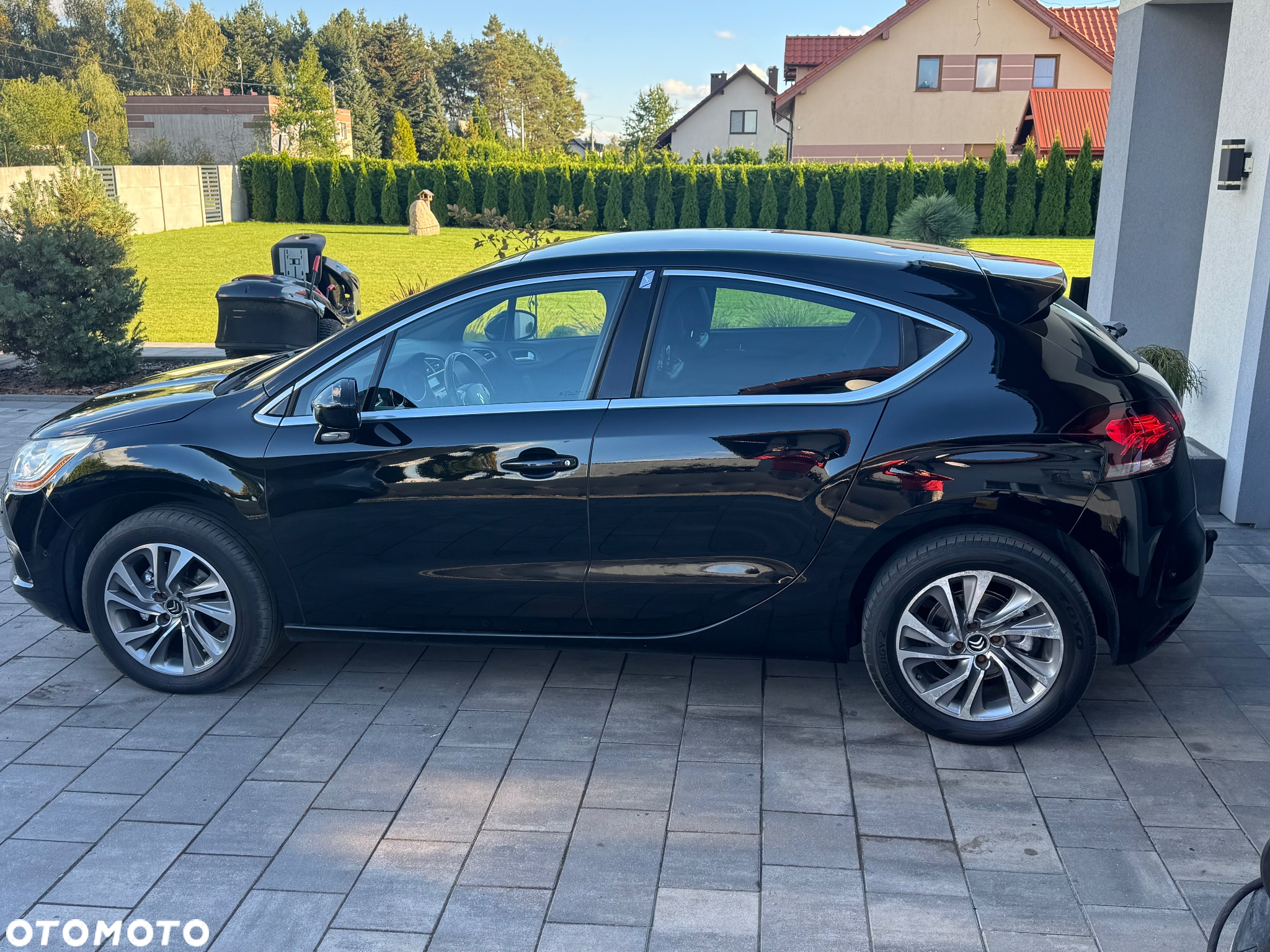 Citroën DS4 e-HDi 110 EGS6 SoChic - 3