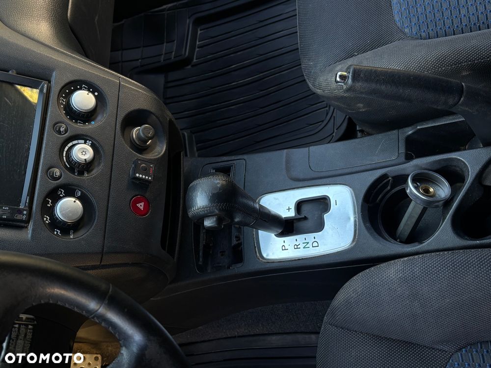 Mitsubishi Outlander - 11