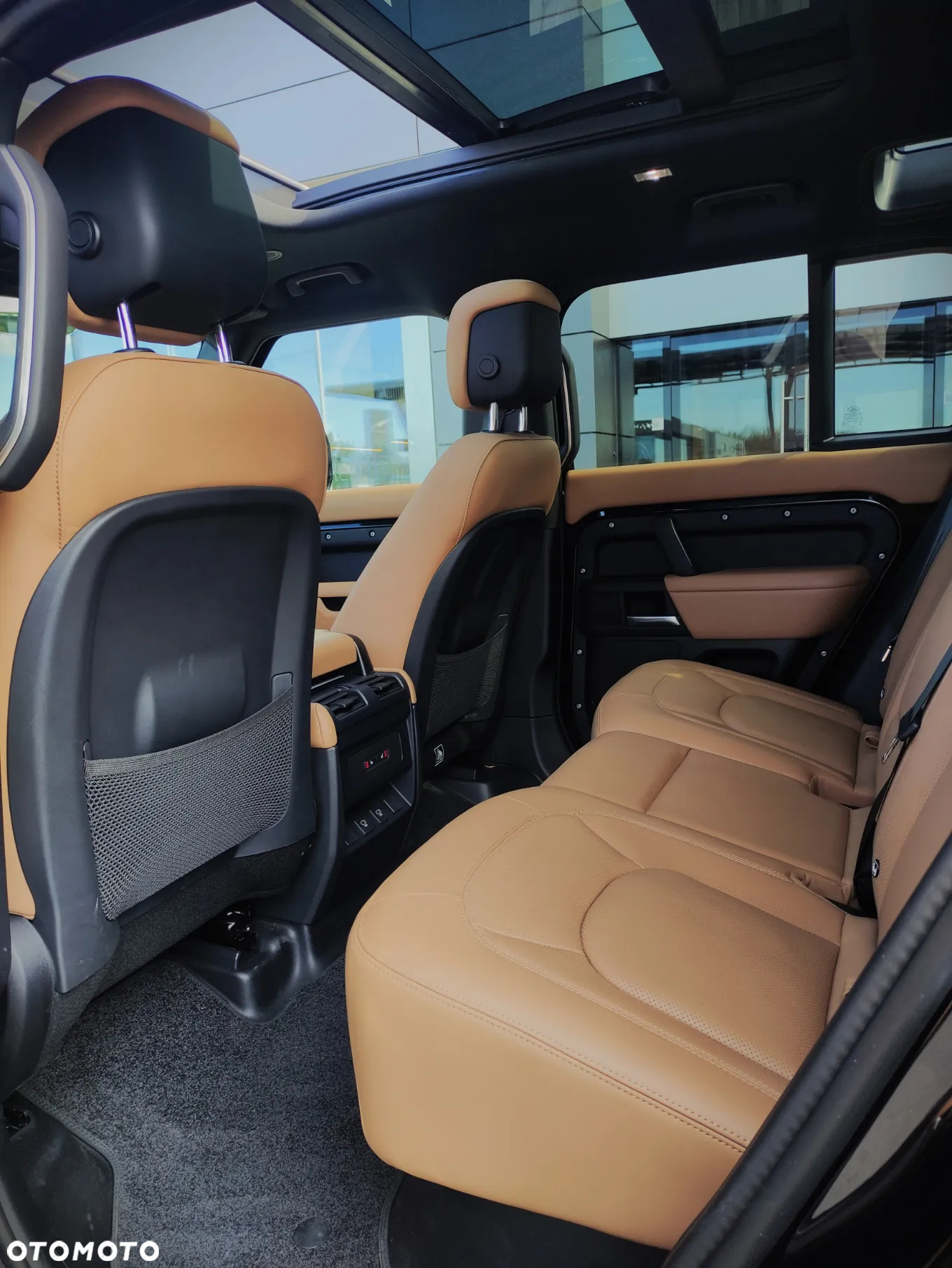 Land Rover Defender - 24