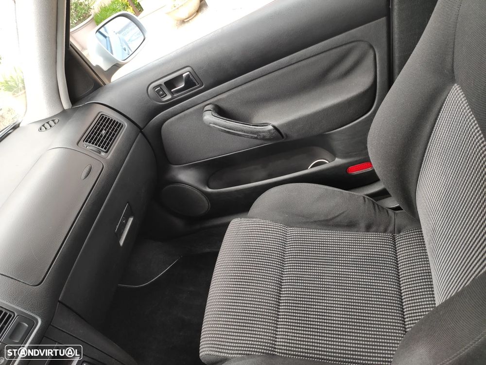 VW Golf 1.9 TDi Highline - 9