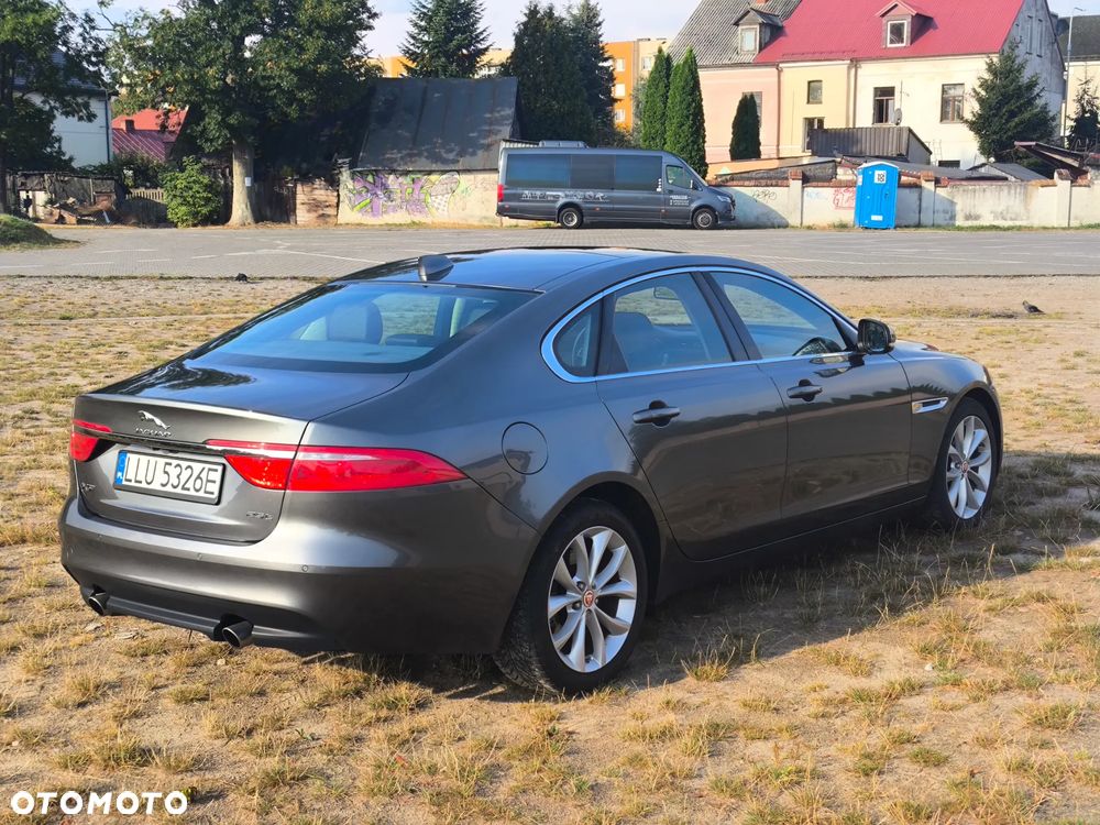 Jaguar XF 2.0 T Prestige - 9