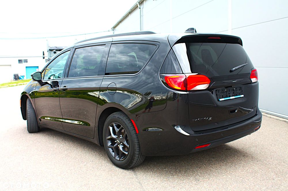 Chrysler Pacifica - 6