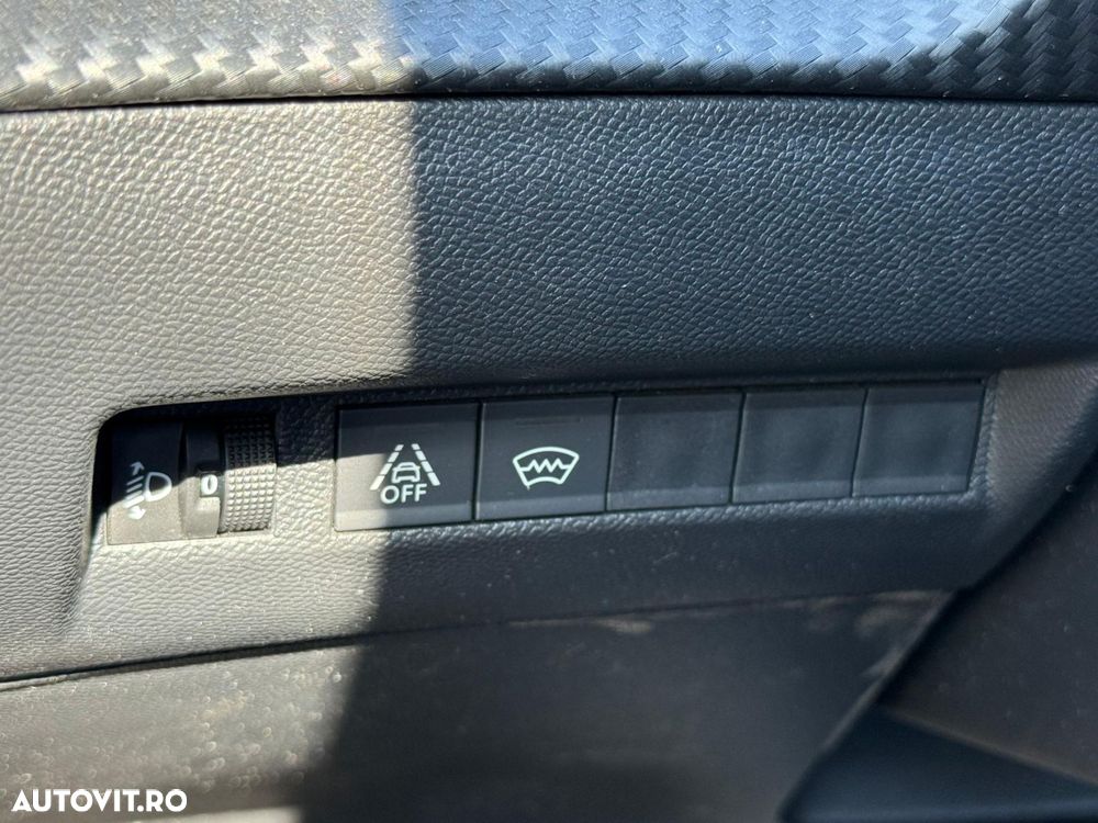 Peugeot 2008 1.2 L PureTech STT EAT8 Allure - 13