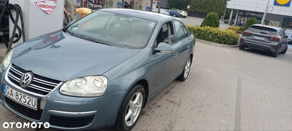 Volkswagen Jetta 1.6 FSI Comfortline - 16