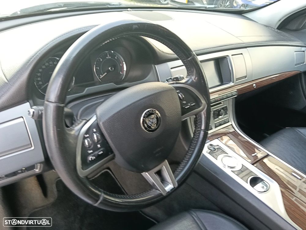 Jaguar XF Sportbrake 2.2 D R-Sport - 27