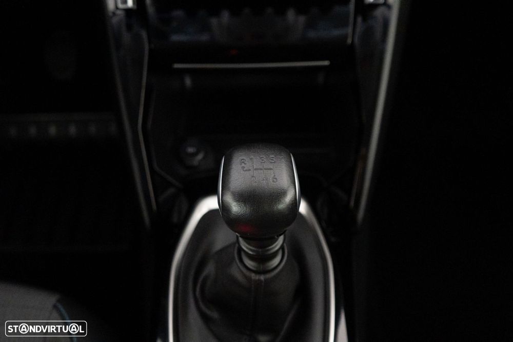 Peugeot 2008 1.2 PureTech Allure Pack - 26