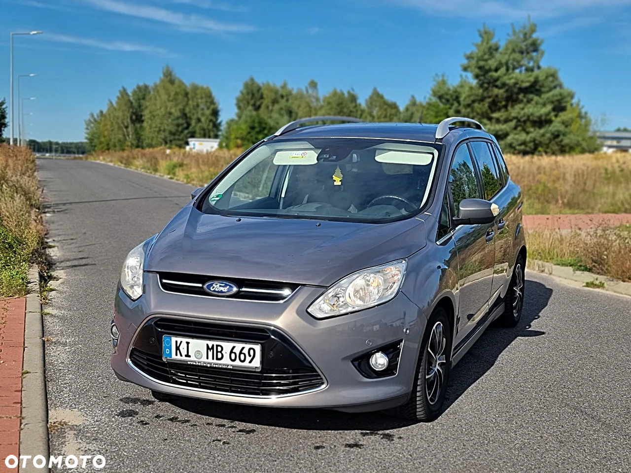 Ford Grand C-MAX - 11