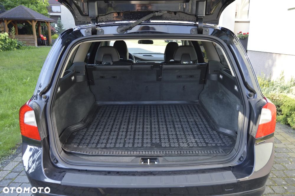Volvo V70 D5 Summum - 9