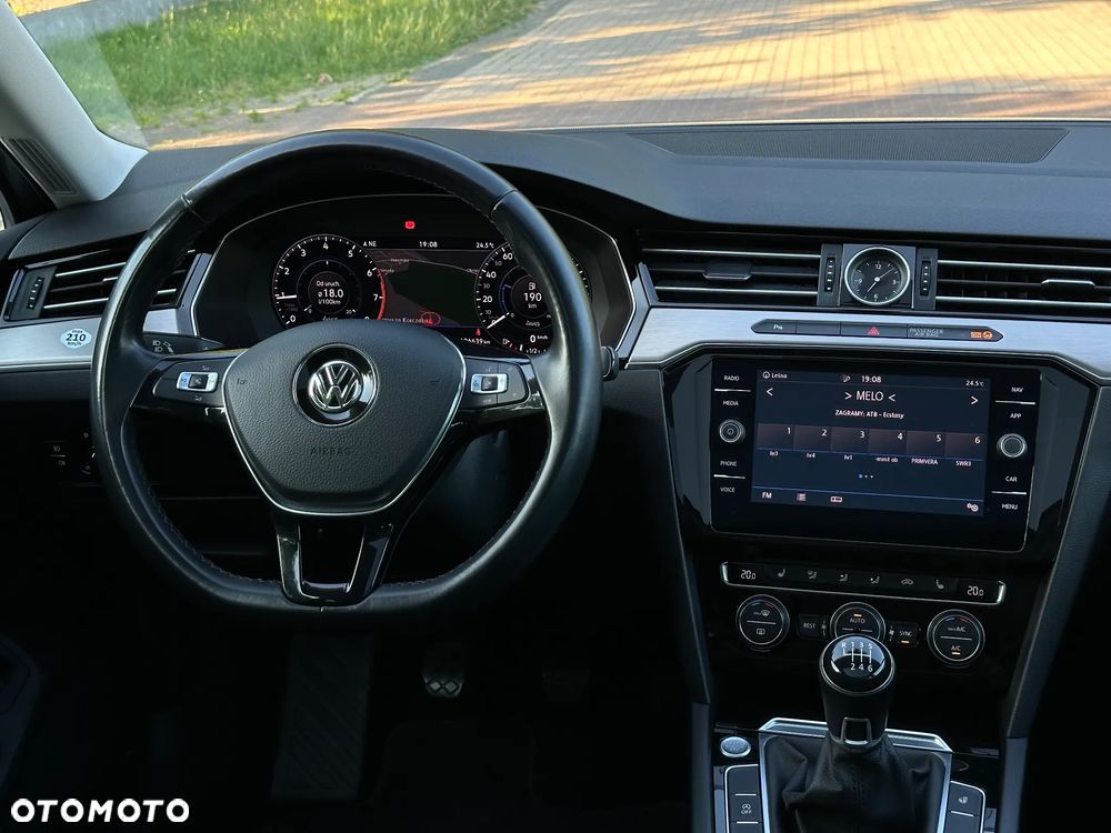 Volkswagen Passat - 8