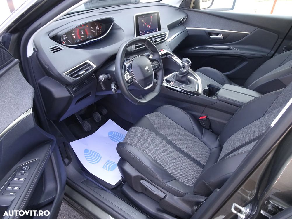 Peugeot 3008 1.2 PureTech S&S BVM6 Allure - 5